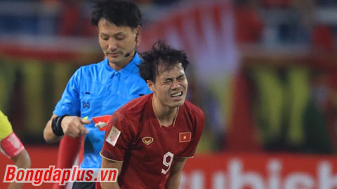 Văn Toàn nhận thẻ đỏ đầu tiên trong sự nghiệp, ở trận Việt Nam vs Malaysia