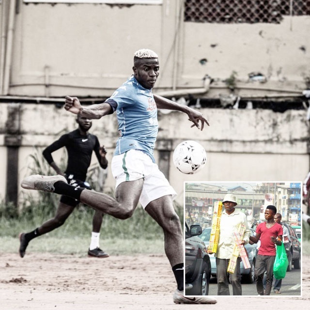 Trước khi trở thành ngôi sao hàng đầu Serie A, Osimhen từng giống như những cậu bé trong ảnh nhỏ, bán hàng rong trên đường phố Lagos (Nigeria)