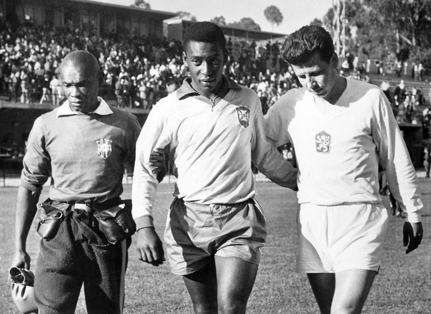 Trở thành nạn nhân của các máy chém, Pele vẫn có chức VĐTG lần thứ hai ở kỳ World Cúp mà Garrincha thăng hoa tột độ 