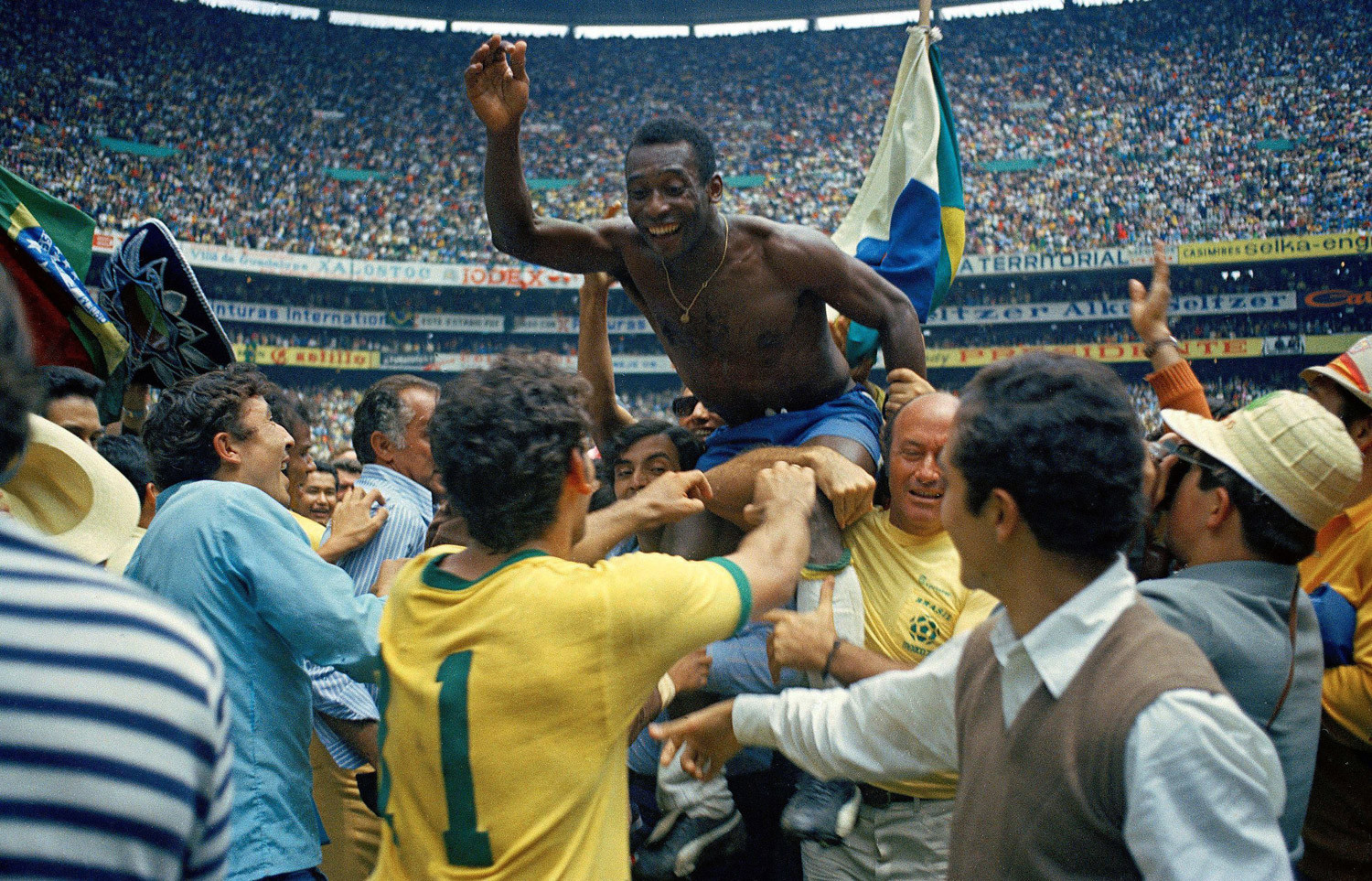 Pele trở thành Vua Bóng Đá vào năm 1970, kỳ World Cúp chứng kiến Brazil VĐTG lần thứ ba