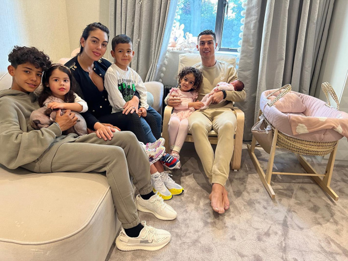 Gia đình Ronaldo có thể sống như bậc đế vương tại Saudi Arabia