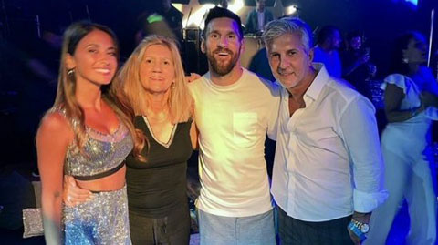 Messi mở siêu đại tiệc mừng cúp vàng và đón năm mới