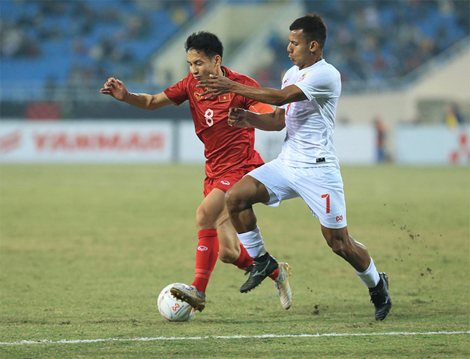 ĐT Việt Nam (phải) sẽ thi đấu trận lượt về AFF Cup 2022 trên sân Mỹ Đình vào ngày 9/1. Ảnh: Minh Tuấn