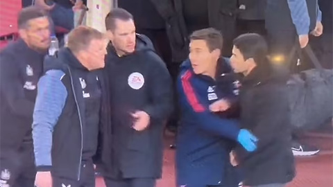 HLV Arteta suýt choảng nhau với đồng nghiệp, tố trọng tài 'cướp' của Arsenal 2 quả phạt đền