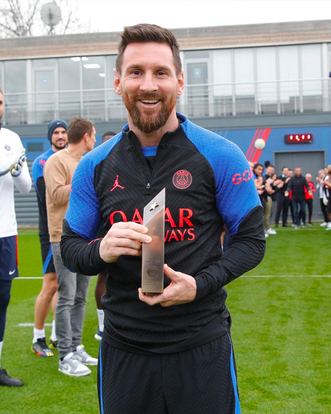 Messi được PSG trao giải thưởng đặc biệt