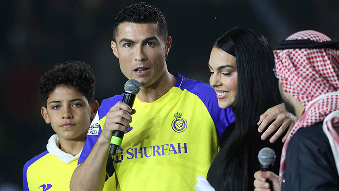 Ronaldo vẫn là 'Vua kiếm tiền' từ Instagram