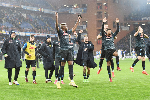 Chiến thắng trước Sampdoria giúp Napoli vô địch lượt đi Serie A sớm 2 vòng đấu