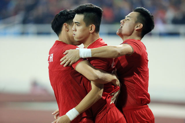 ĐT Việt Nam đã đánh bại Indonesia nhờ cú đúp bàn thắng của Tiến Linh (giữa)	Ảnh: TUẤN CƯỜNG