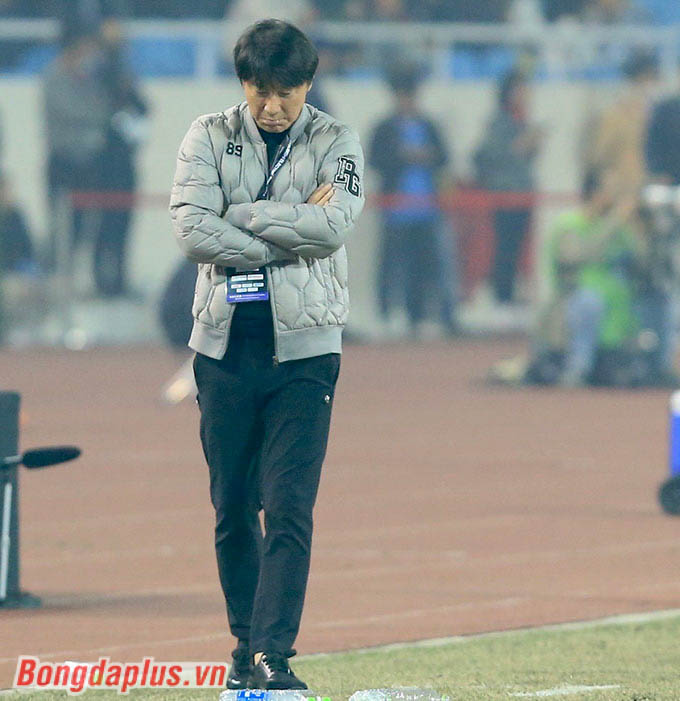 HLV Shin Tae Yong một lần nữa thua trí HLV Park Hang Seo 