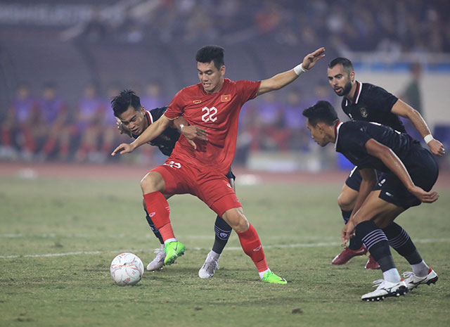 Tiến Linh (số 22) có cơ hội trở thành cầu thủ Việt Nam đầu tiên giành danh hiệu Vua phá lưới AFF Cup - Ảnh: TUẤN CƯỜNG