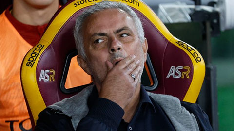 HLV Mourinho bênh vực học trò khi Roma vào tứ kết giải đấu 'tệ nhất châu Âu'
