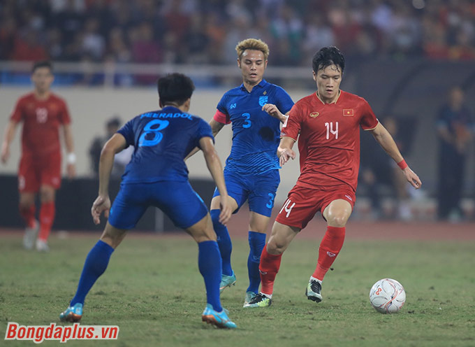 ĐT Việt Nam hòa 2-2 trước Thái Lan ở chung kết lượt đi - Ảnh: Minh Tuấn 