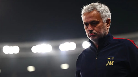 Mourinho ghen tị với cách vung tiền của Chelsea