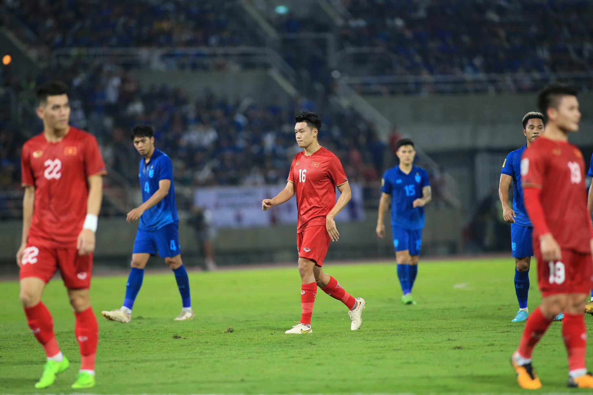 Thành Chung được HLV Park Hang Seo đẩy lên đá tiền đạo trong trận gặp Thái Lan - Ảnh: Đức Nguyễn 