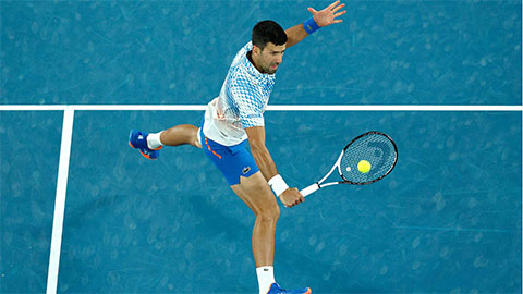 Djokovic nén đau đoạt vé vào vòng ba Australian Open 2023