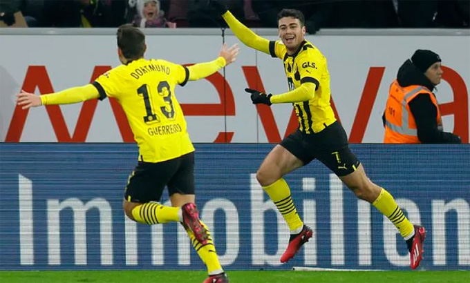 Dortmund tiến gần hơn tới nhóm dự Champions League
