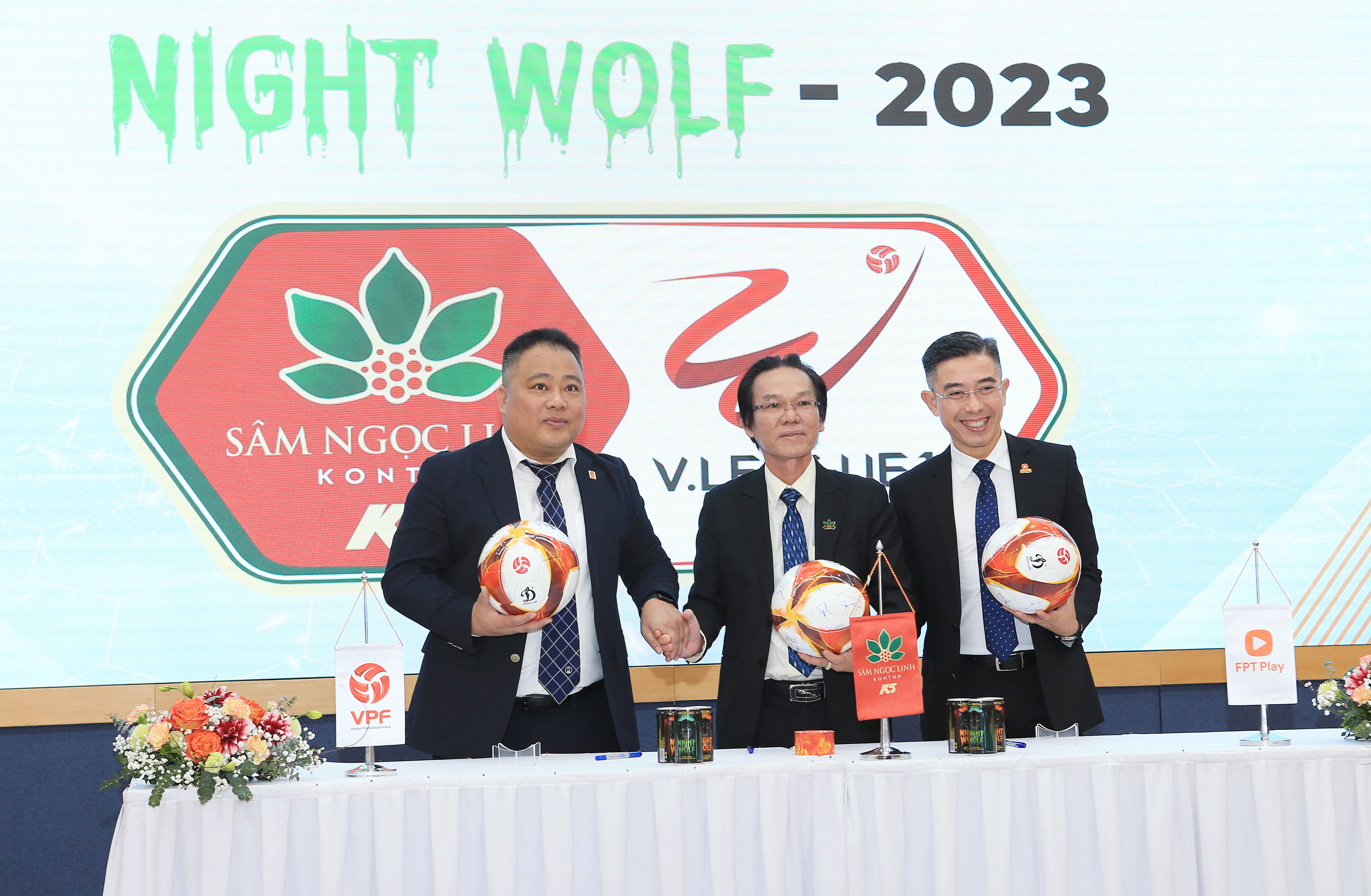 Sâm Ngọc Linh Kom Tum K5 - Với thương hiệu Night Wolf tiếp tục đồng hành cùng V.League 2023 - Ảnh: Đức Cường 