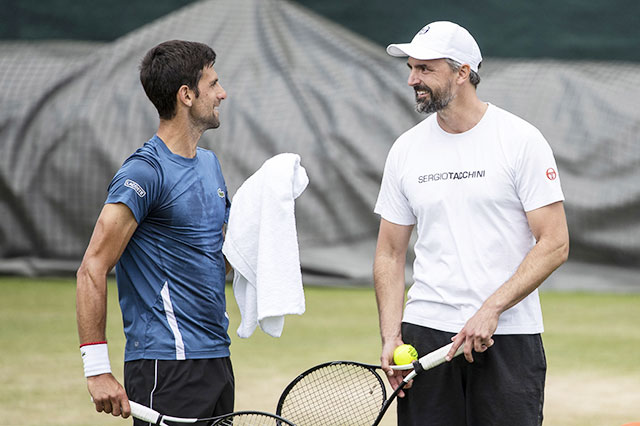 Djokovic và HLV Ivanisevic (phải) vừa cùng nhau giành chức vô địch Grand Slam thứ 7