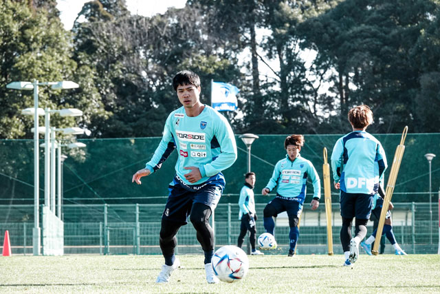 Công Phượng nỗ lực tập luyện trong màu áo Yokohama FC