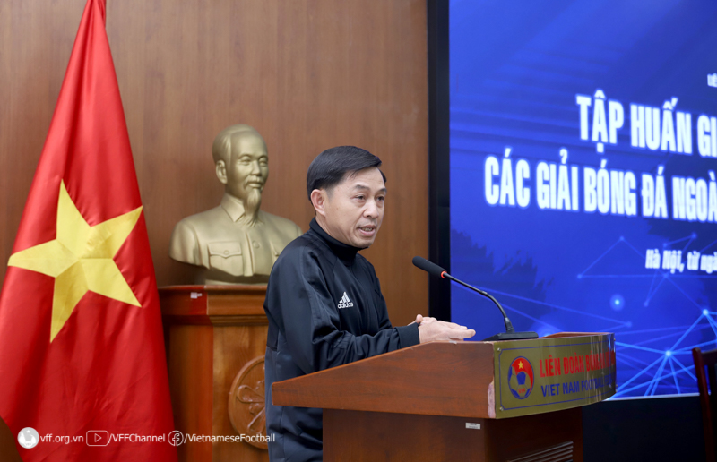 Ông Đặng Thanh Hạ – Trưởng Ban Trọng tài LĐBĐVN nhấn mạnh về mục tiêu của lớp tập huấn