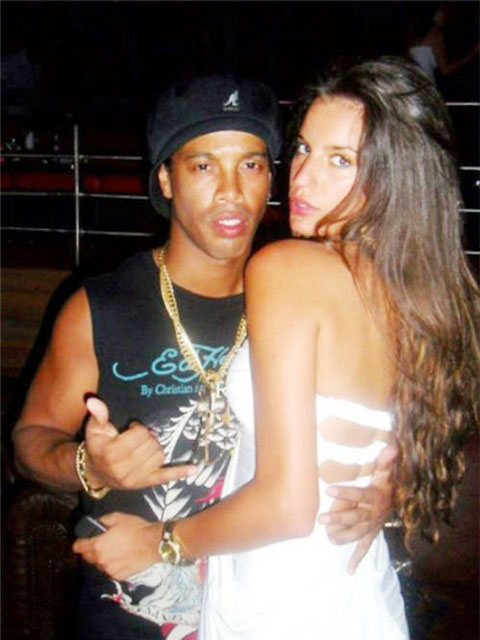 Ronaldinho từng phá sức trong những buổi tiệc tùng