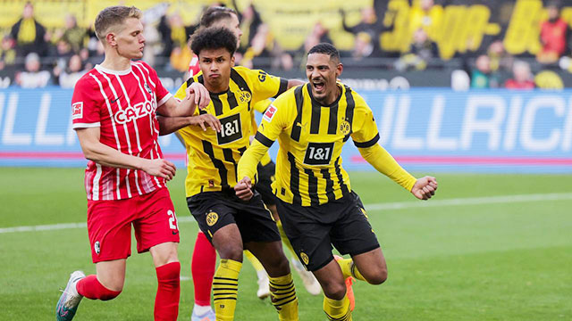 Adeyemi lập kỷ lục chạy nhanh Trong trận thắng 5-1 của Dortmund trước Freiburg, tiền đạo Karim Adeyemi đã lập kỷ lục mới về tốc độ với vận tốc đo được lên tới 36,65km/h. Đây là vận tốc cao nhất trong lịch sử Bundesliga, vượt qua kỷ lục cũ của Jeremiah St.Juste (Mainz) thực hiện tại mùa giải trước với 36,63 km/h. Trong màu áo Dortmund mùa này, Adeyemi đã chơi 22 trận trên mọi đấu trường, ghi được 4 bàn thắng và 1 đường kiến tạo.