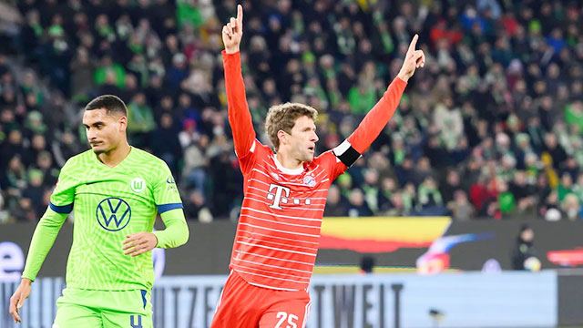 Mueller ăn mừng bàn thắng nâng tỷ số lên 3-0 cho Bayern ở phút 19