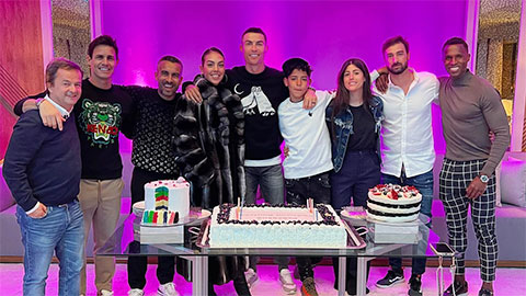 Ronaldo hé lộ ê kíp cộng sự trong tiệc sinh nhật 