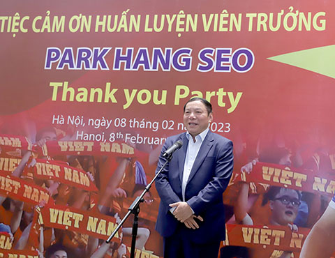 Bộ trưởng Nguyễn Văn Hùng đánh giá cao những đóng góp của HLV Park Hang Seo cùng đội ngũ trợ lý cho bóng đá Việt Nam trong suốt thời gian qua