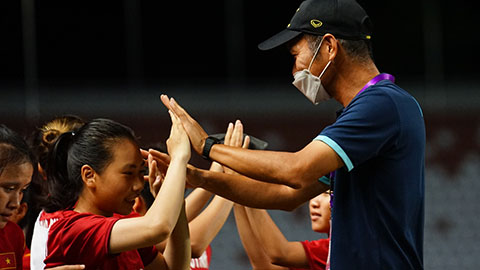 HLV Nhật Bản cải thiện kỹ năng cá nhân cho cầu thủ nữ U20 Việt Nam 