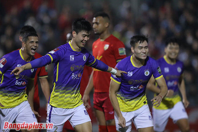 Hà Nội FC hiện đứng đầu bảng với 7 điểm, sau 2 chiến thắng và 1 trận hòa 