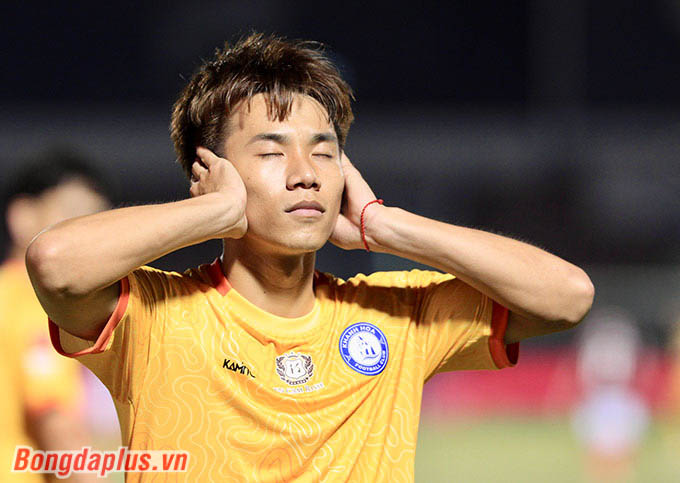 Khánh Hòa có chiến thắng chung cuộc 2-0 ngay trên sân của CLB TP.HCM 