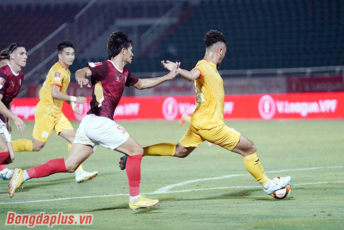 Kết thúc 2 vòng đấu đầu tiên, cả TP.HCM và Khánh Hòa đều nhận về những thất bại liên tiếp. Chạm trán nhau ở vòng 3 V.League 2023 là cơ hội để một trong hai đội bóng tìm kiếm điểm số đầu tiên. 