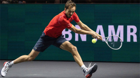 Daniil Medvedev thắng ngược ở vòng một Rotterdam Open 2023