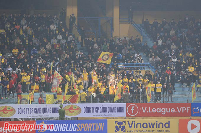 CĐV Thanh Hóa vui khi đội nhà chơi tích cực trước Hà Nội FC