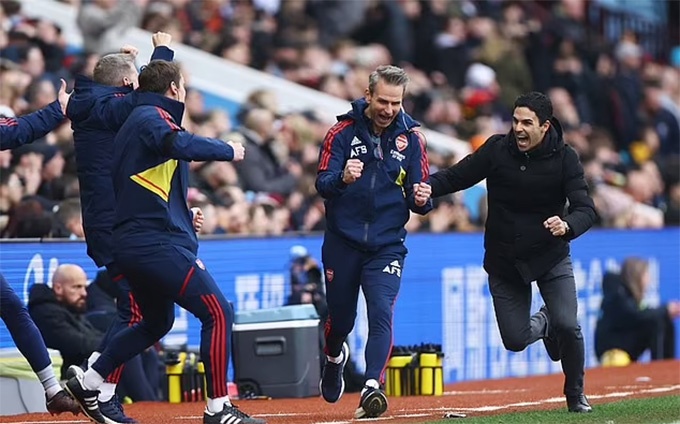 Niềm vui của HLV Arteta khi chứng kiến Arsenal đánh bại Aston Villa