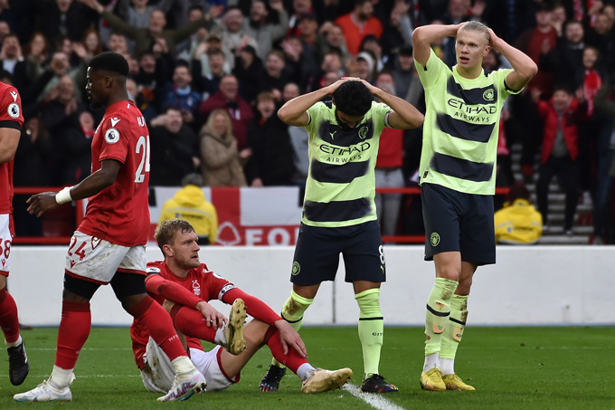 Hàng công Man City phung phí nhiều cơ hội và bị Nottingham cầm hòa 1-1