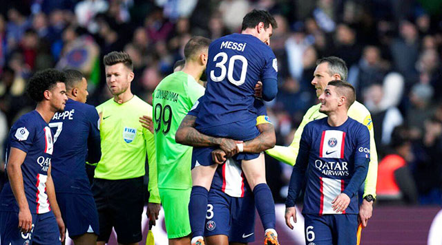 Siêu sao Messi và các đồng đội ở PSG ăn mừng chiến thắng sau trận cầu “điên rồ” với Lille
