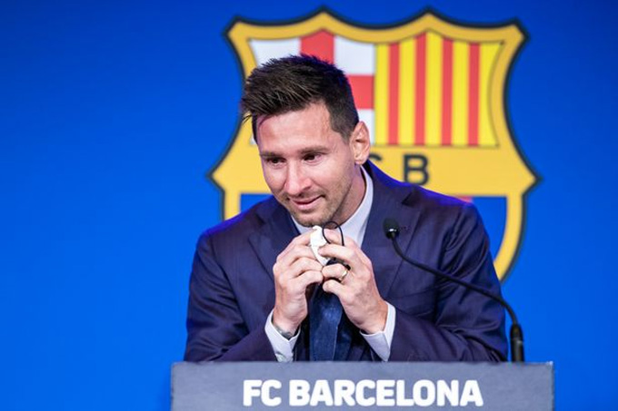 Messi khóc trong ngày chia tay Barca