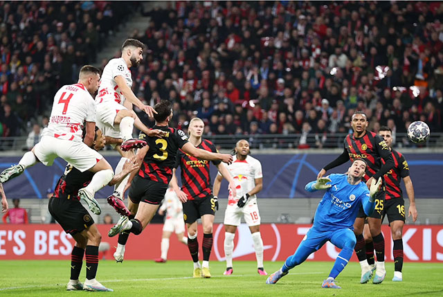 Các cầu thủ RB Leipzig bất ngờ bùng nổ trong hiệp 2 khiến Man City phải chia điểm