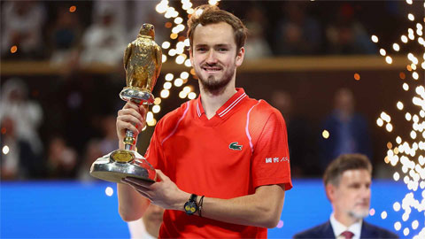Daniil Medvedev hạ Murray ở chung kết Doha