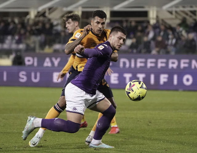 Fiorentina (áo tím) không thắng cả 4 trận sân khách gần nhất tại Serie A