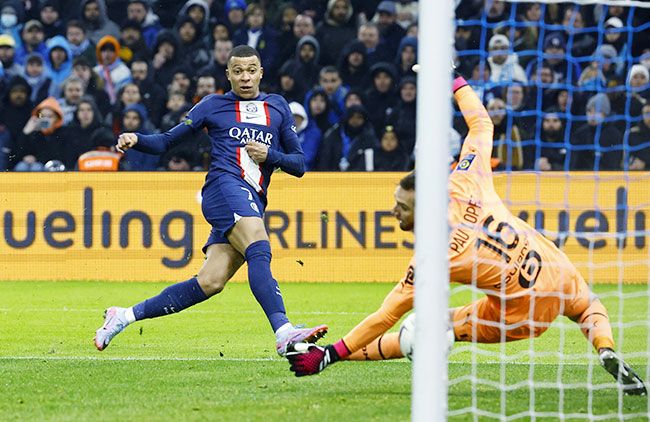 Mbappe trong pha ghi bàn thứ 3 cho PSG vào lưới Marseille rạng sáng qua