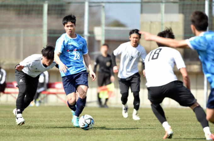 Công Phượng được thi đấu ở trận đấu tập Yokohama FC hòa đội hạng ba Iwate Grulla Morioka 3-3 hôm 25/2.
