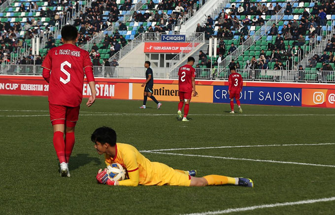 Sự ổn định của thủ môn Cao Văn Bình giúp cho U20 Việt Nam tránh khỏi những bàn thua