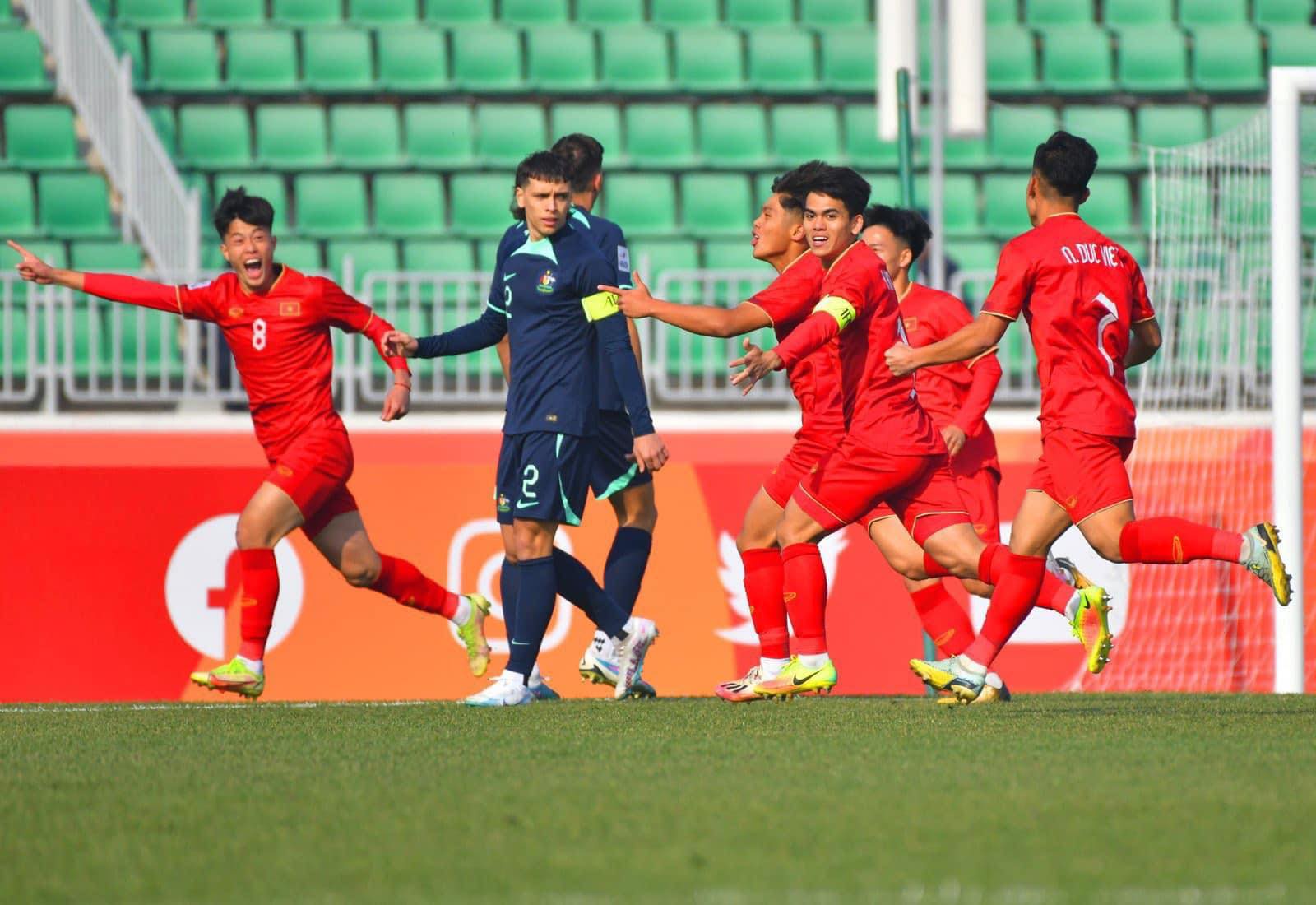 Niềm vui của U20 Việt Nam sau bàn thắng duy nhất của tiền đạo Quốc Việt  
