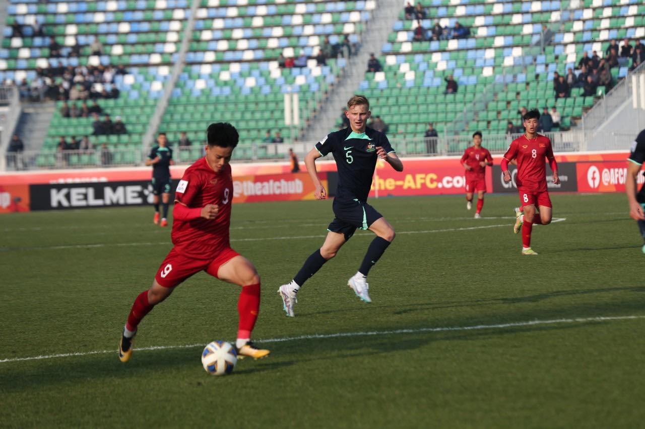 U20 Việt Nam thi đấu đầy tự tin dù đối đầu với đối thủ mạnh như U20 Australia - Ảnh: Phan Hồng 