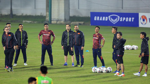 HLV Troussier có tới 14 trợ lý ở đội U23 Việt Nam