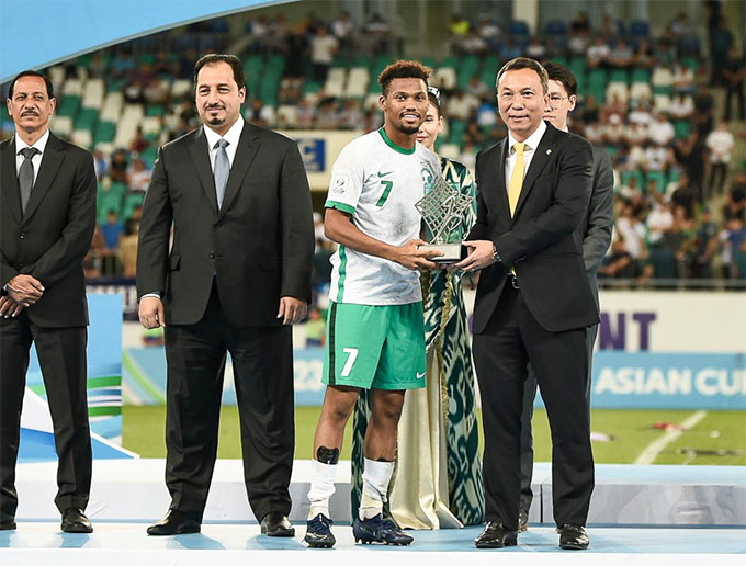 Ông Trần Quốc Tuấn (bên phải ngoài cùng) tiếp tục nhận được sự tín nhiệm cao của các tổ chức bóng đá quốc tế