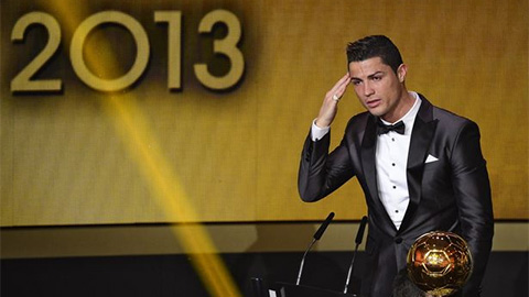 Scandal Quả Bóng Vàng: Phiếu bầu bị thay đổi, chuyển cho Messi và Ronaldo